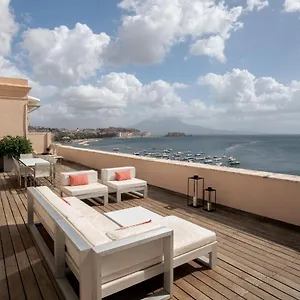 https://caracciolo-13-rooftop-suites.hotels-amalfi.com